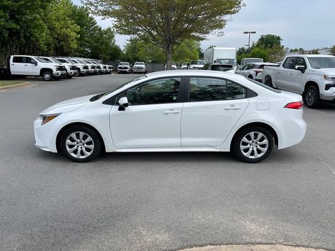 Used 2024 Toyota Corolla LE FWD image 4