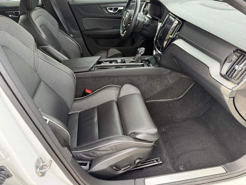 Used 2020 Volvo S60 T5 R-Design image 13
