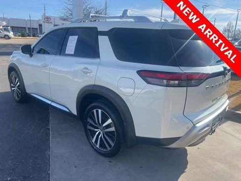 Certified 2024 Nissan Pathfinder Platinum image 4