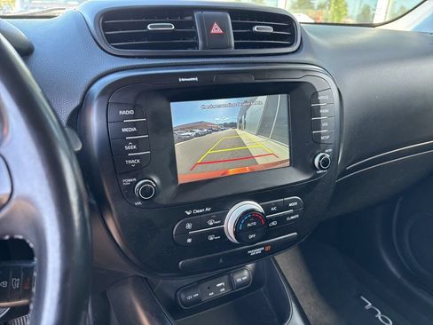 Used 2018 Kia Soul + FWD image 9