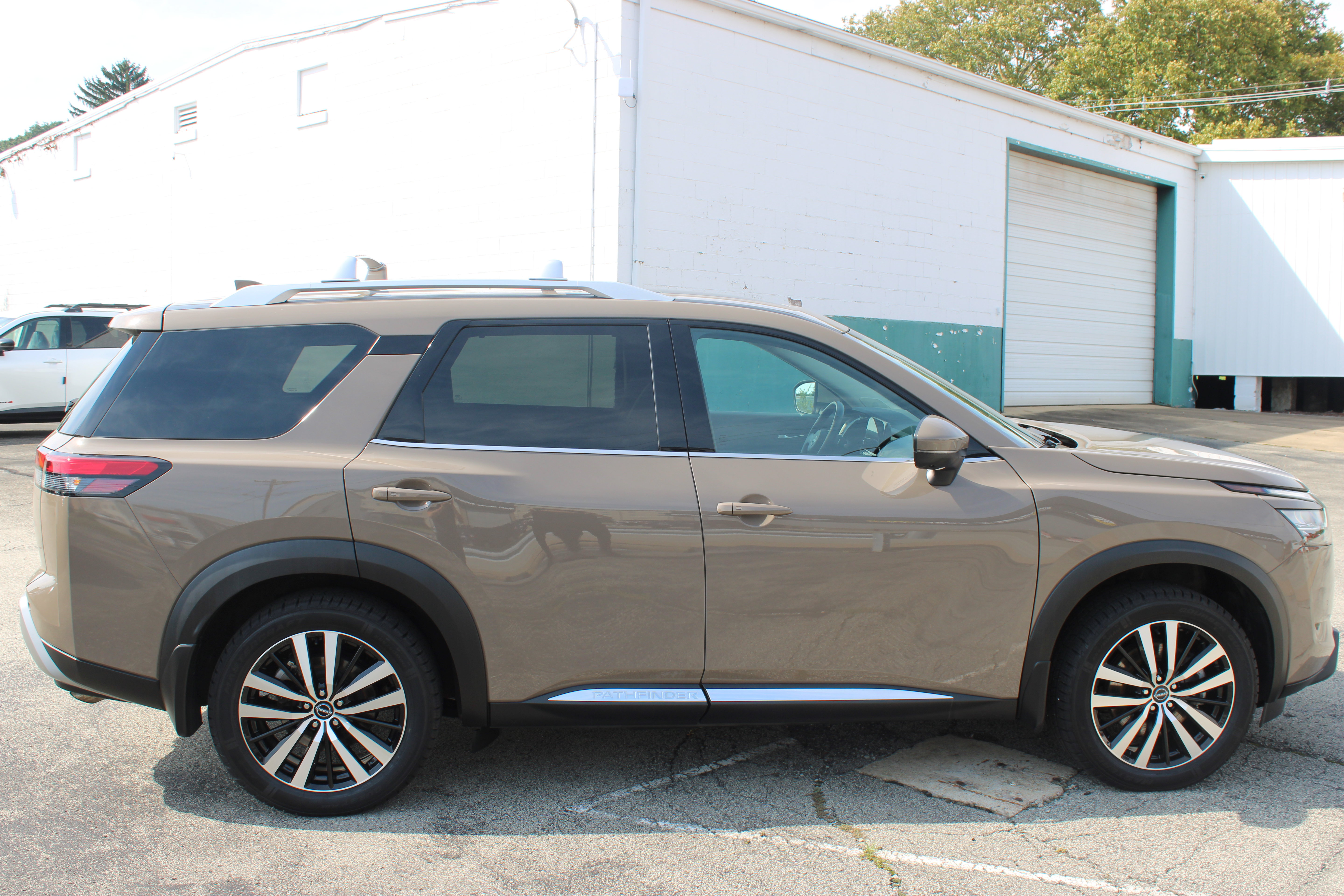 Certified 2024 Nissan Pathfinder Platinum w/ Cargo Package AWD/4WD image 8