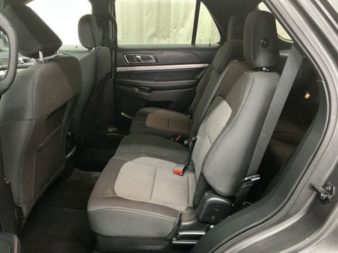 Used 2018 Ford Explorer XLT image 36