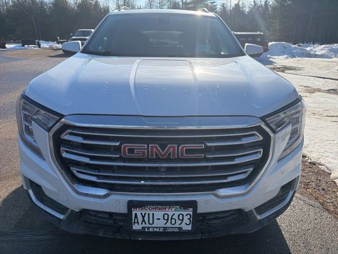 Used 2022 GMC Terrain SLT w/ Infotainment Package II image 2