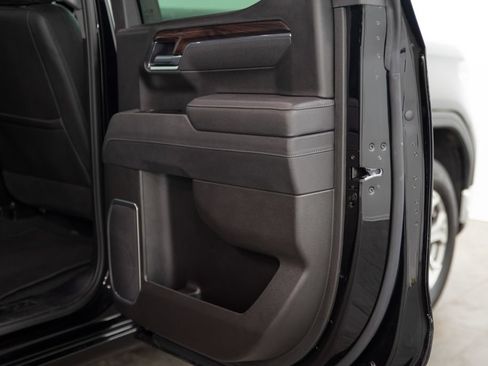 Used 2025 GMC Sierra 1500 SLT AWD/4WD image 16