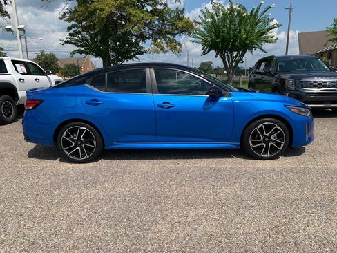Used 2024 Nissan Sentra SR w/ Trunk Package FWD image 2