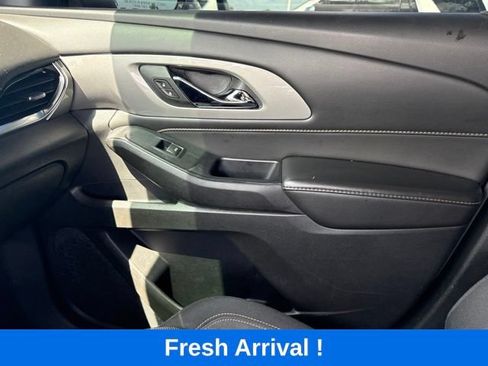 Used 2021 Chevrolet Traverse LT FWD image 12