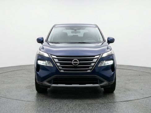 Used 2025 Nissan Rogue SV image 2