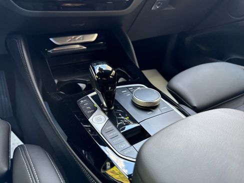Certified 2025 BMW X4 xDrive30i image 9