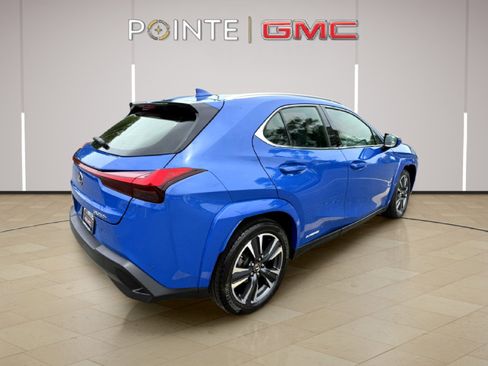 Used 2022 Lexus UX 250h w/ Premium Package image 4