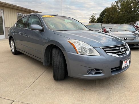 Used 2011 Nissan Altima 2.5 S image 3