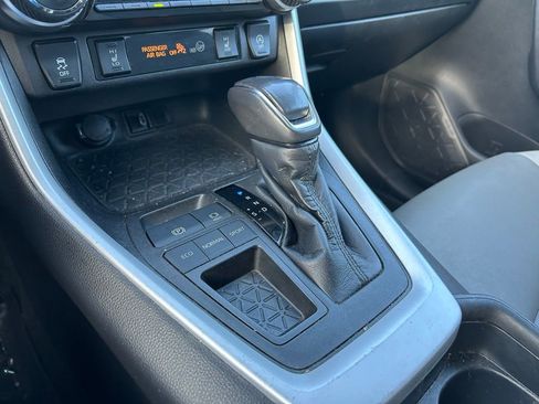 Used 2020 Toyota RAV4 XLE Premium image 28