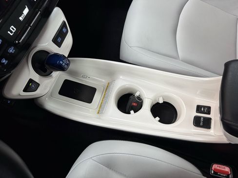 Used 2017 Toyota Prius Four Touring w/ Premium Convenience Package FWD image 21