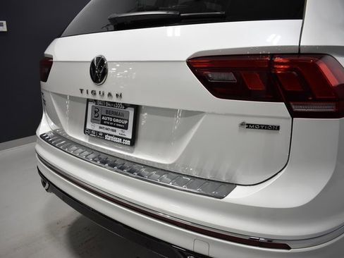 Used 2022 Volkswagen Tiguan SEL R-Line image 12