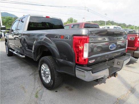 Used 2018 Ford F250 XLT image 2