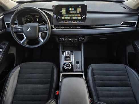 Used 2024 Mitsubishi Outlander SE image 18