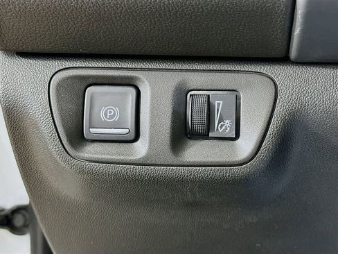 Used 2023 GMC Acadia SLE image 26