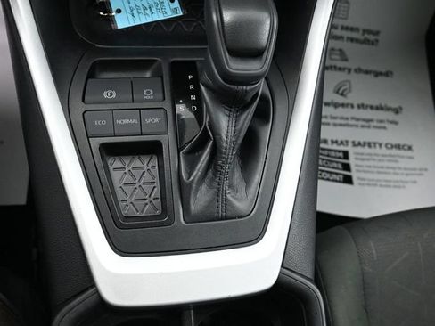 Used 2024 Toyota RAV4 XLE FWD image 17