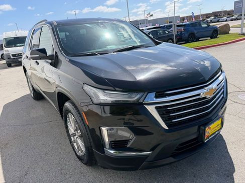 Used 2023 Chevrolet Traverse LT FWD image 8