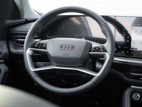 Certified 2025 Audi Q5 Premium Plus w/ Premium Plus image 9