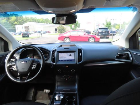 Used 2020 Ford Edge SE FWD image 24