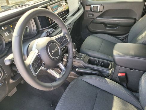 Used 2025 Jeep Wrangler Unlimited Sahara w/ Safety Group image 18