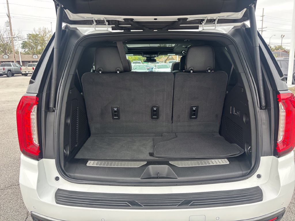 Used 2024 GMC Yukon AT4 w/ Technology Package AWD/4WD image 30