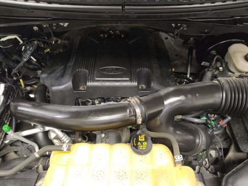 Used 2018 Ford Expedition XLT RWD image 30