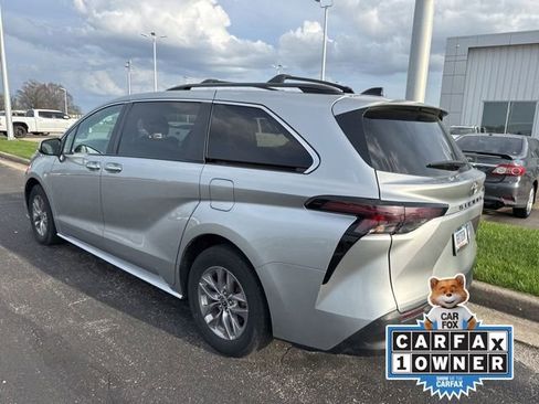 Used 2024 Toyota Sienna XLE image 8