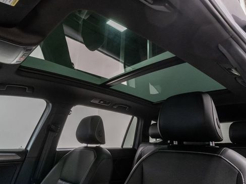 Used 2024 Volkswagen Tiguan SE R-Line w/ MDO Package, Three-Row image 9