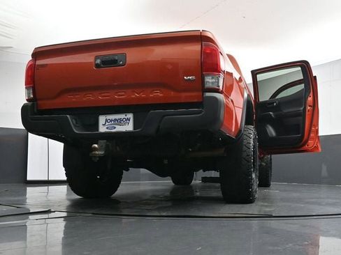 Used 2017 Toyota Tacoma TRD Off-Road w/ Tow Package (A/T) image 33