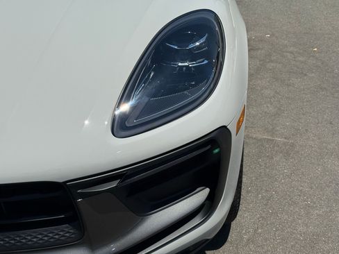 Used 2025 Porsche Macan image 11