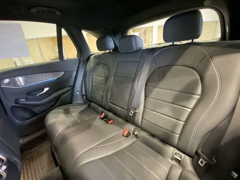 Used 2018 Mercedes-Benz GLC 300 4MATIC image 25