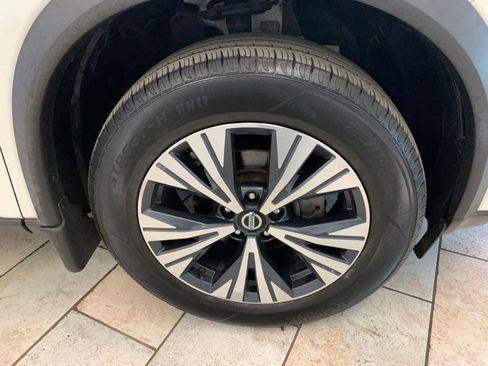 Used 2021 Nissan Rogue SV w/ Premium Package image 10