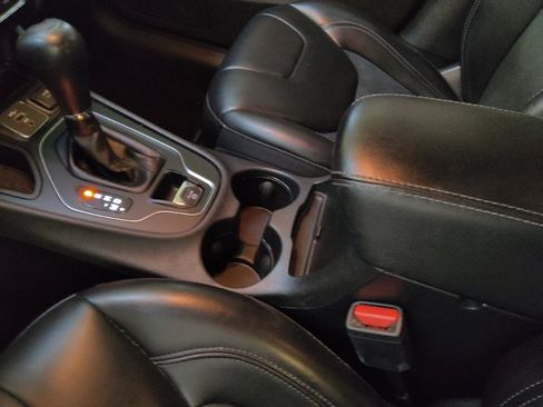 Used 2019 Jeep Cherokee Latitude Plus w/ Comfort/Convenience Group FWD image 26