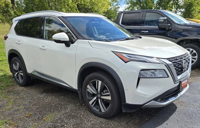 Used 2021 Nissan Rogue Platinum AWD/4WD image 3