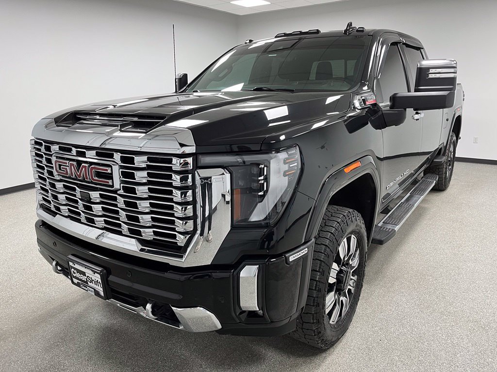 Used 2024 GMC Sierra 3500 Denali w/ Denali Reserve Package AWD/4WD image 4