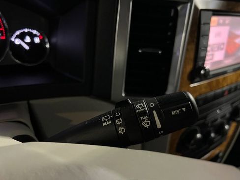 Used 2010 Jeep Grand Cherokee Limited image 38