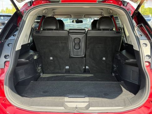 Used 2018 Nissan Rogue SV w/ Premium Package FWD image 24