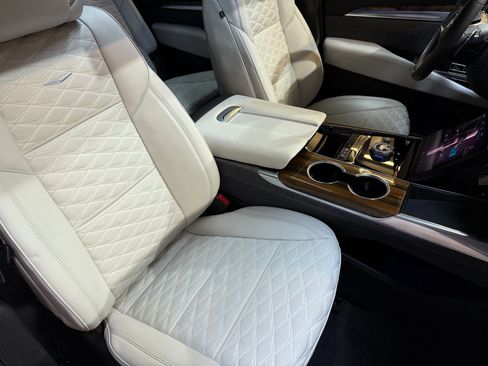 Certified 2025 Cadillac Escalade Sport Platinum w/ LPO, ONYX Package image 64