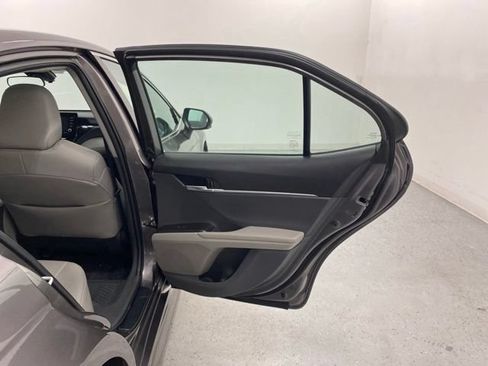 Used 2022 Toyota Camry SE AWD/4WD image 36