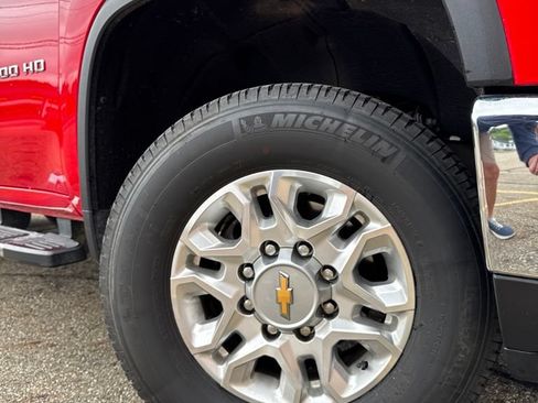 Used 2024 Chevrolet Silverado 2500 LT w/ Convenience Package AWD/4WD image 8