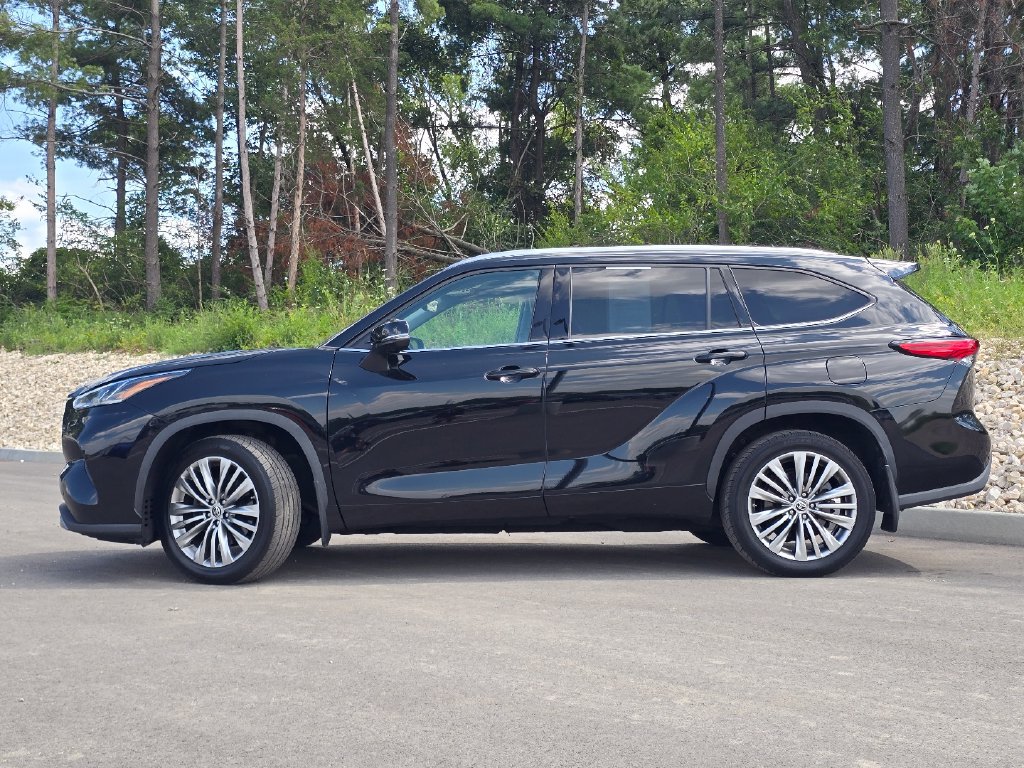 Used 2022 Toyota Highlander Platinum AWD/4WD image 3
