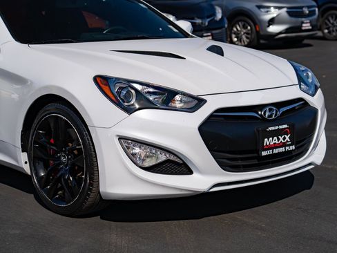 Used 2016 Hyundai Genesis Coupe 3.8 RWD image 5