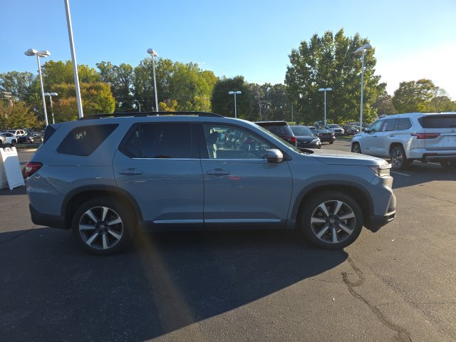 Used 2024 Honda Pilot Touring image 2
