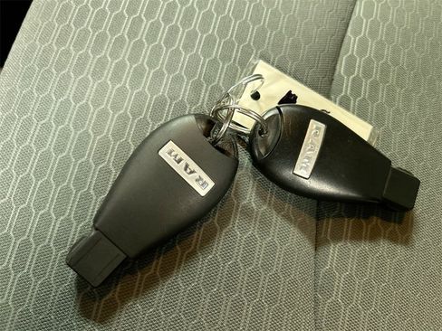 Used 2018 RAM 1500 Express image 12