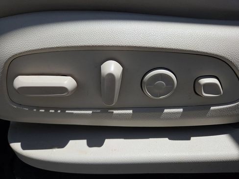 Used 2023 Buick Enclave Avenir w/ Avenir Technology Package AWD/4WD image 17