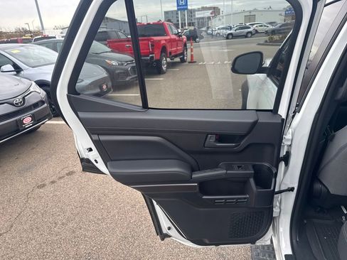 Used 2025 Toyota 4Runner TRD Off-Road image 35