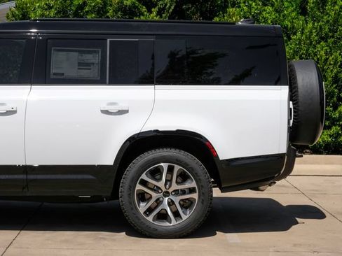 New 2026 Land Rover Defender 130 X-Dynamic SE AWD/4WD image 14