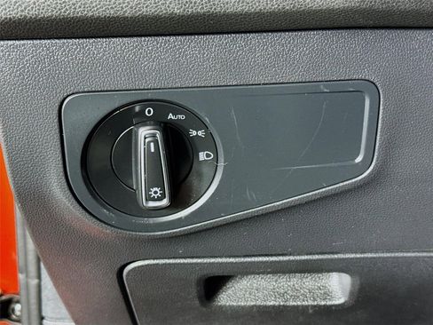 Used 2019 Volkswagen Tiguan SE w/ Panoramic Sunroof Package FWD image 11