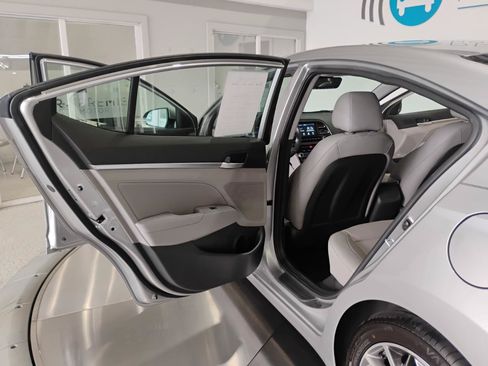Used 2020 Hyundai Elantra Limited FWD image 45